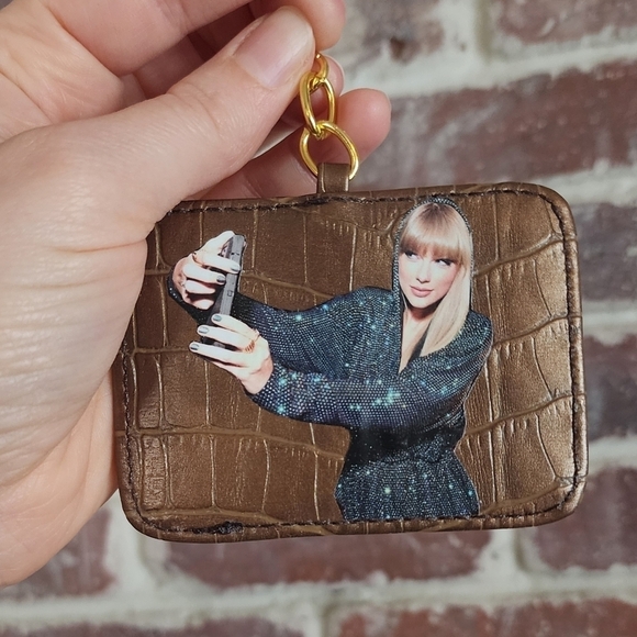 Taylor Swift Rep TV Easter Egg  Hand Designed Purse - Picture 6 of 9